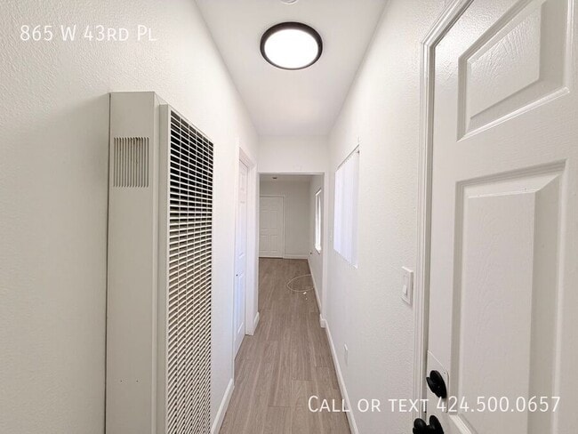 Building Photo - 865 W 43rd Pl