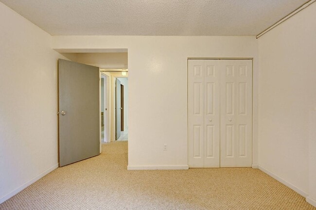 Building Photo - $2,350 - 2 Bed, 2 Bath Townhome in Lakewoo...