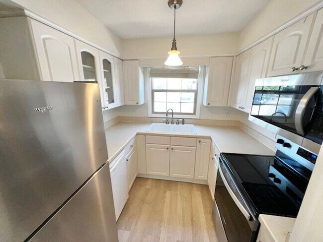 Building Photo - 2X2.5 -MOVE IN NOW! NEW LVP FLOORING ON 1ST FLOOR! NEW CARPET ON 2ND FLOOR! WATER VIEWS! CALL TOD...