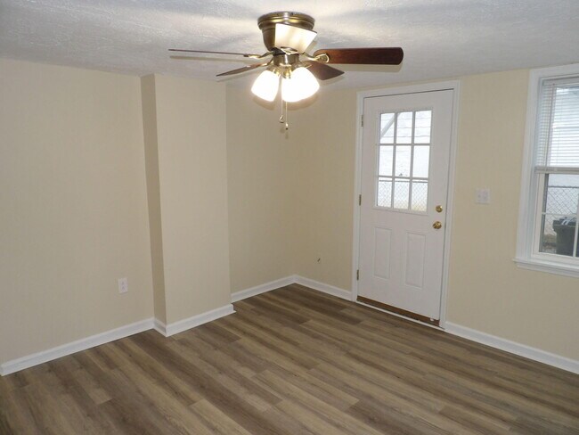 Building Photo - 307 Henry St