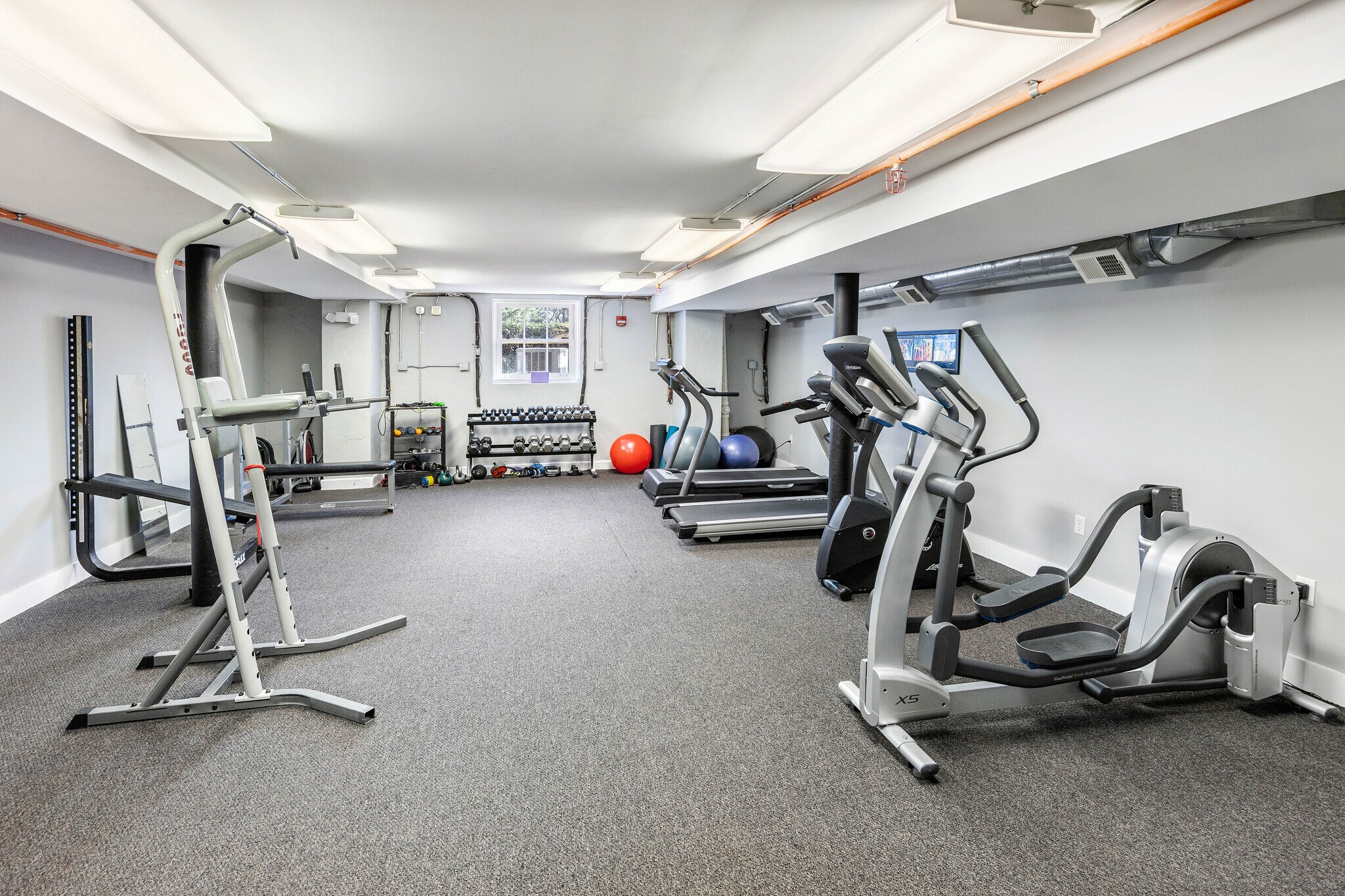 Building Photo - 130 E Glenwood Ave