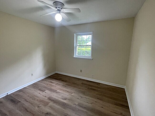 Building Photo - 346 Lancaster Rd