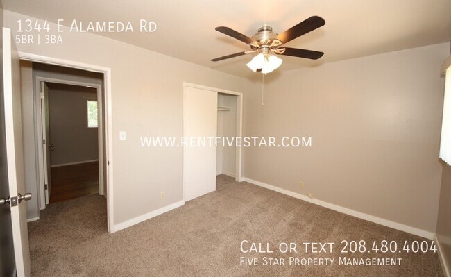 Building Photo - 1344 E Alameda Rd