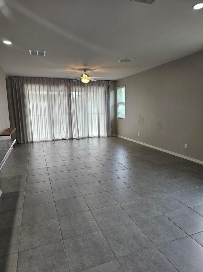 Building Photo - 15092 W Portland St