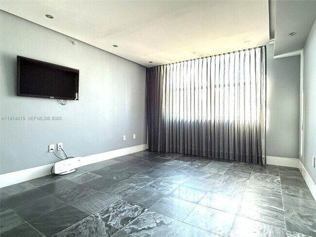 Building Photo - 31 SE 5th St