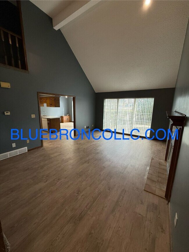 Building Photo - 1002-1006 NW Porter Ct.