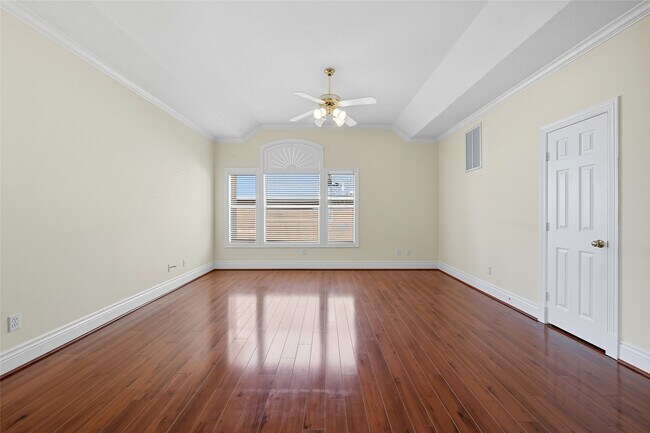 Building Photo - 5934 Stratford Gardens Dr