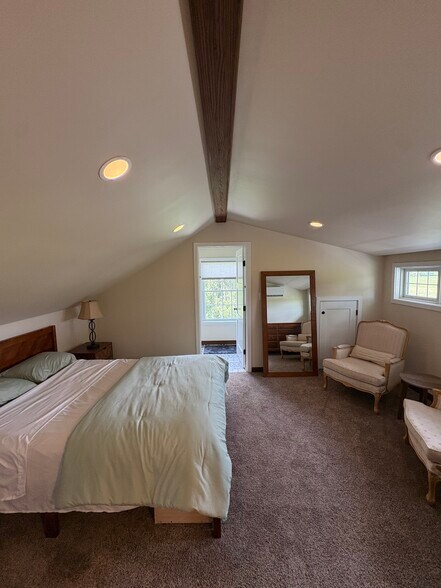 Building Photo - 1630 Round House Rd