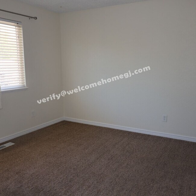 Building Photo - 2844 Lexington Ln