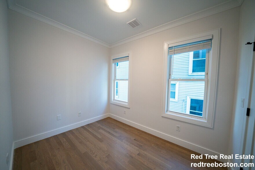 Building Photo - 37 Calumet St