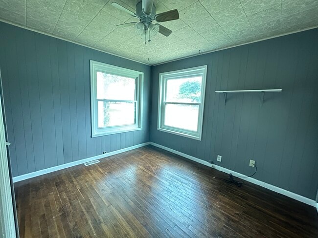 Building Photo - 5420 E 1st St N