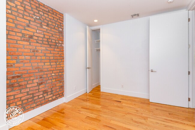 Building Photo - 1625 Putnam Ave