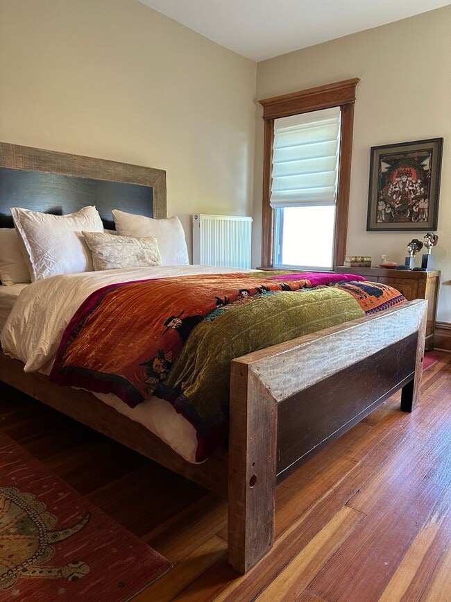 Building Photo - Renovated 3 Bedroom 2 Bathroom House Across From The Park