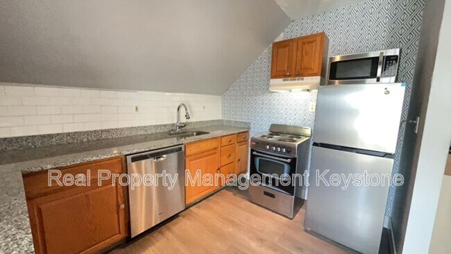 Building Photo - 923 Chislett St