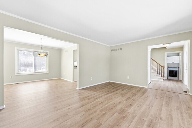 Building Photo - 25845 Buckminster Dr