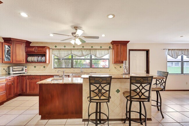 Building Photo - 362 SE Calmoso Dr