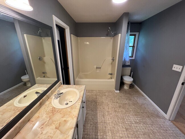 Building Photo - 109 Lasalle