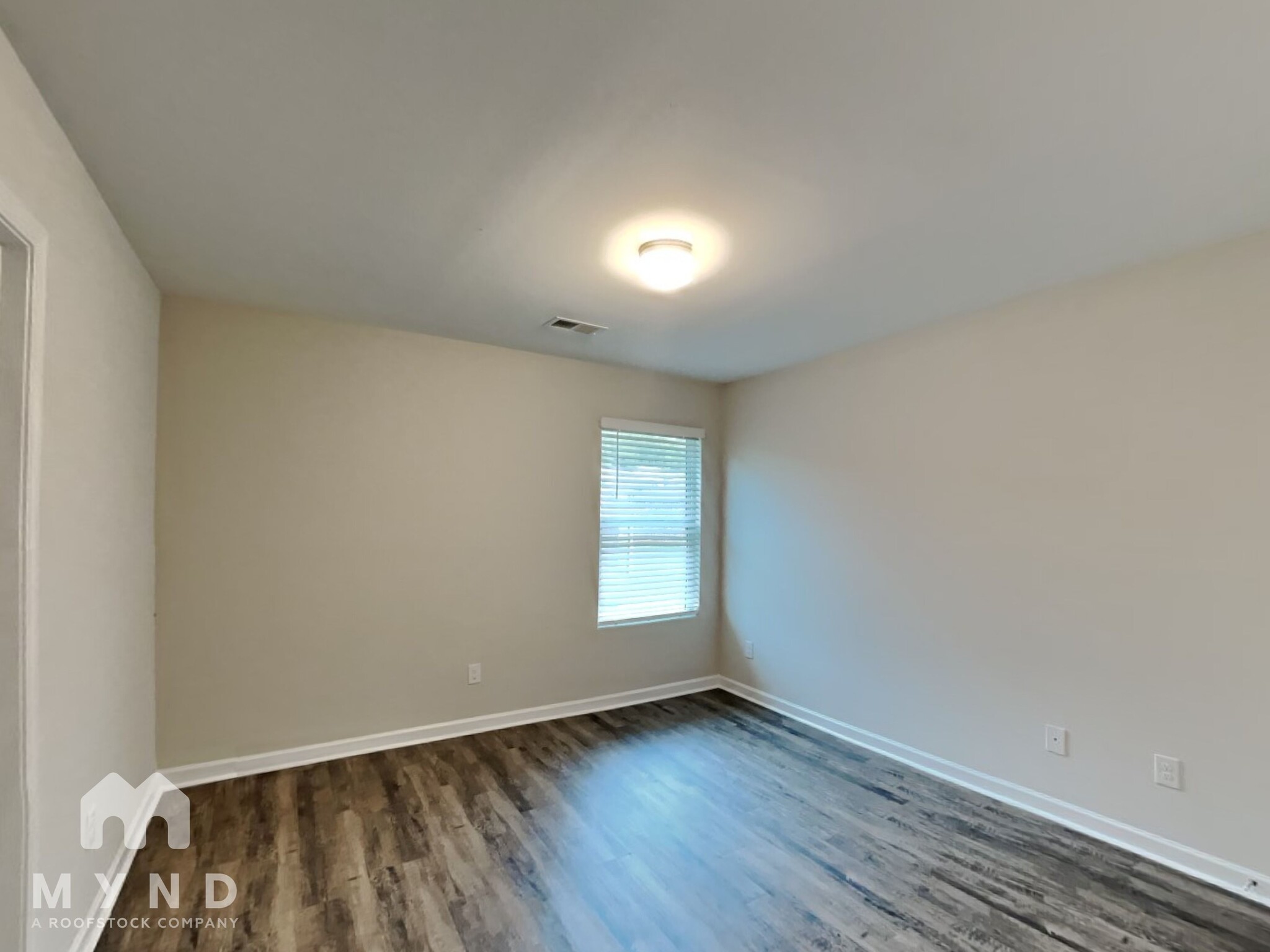 Building Photo - 460 Americana Dr