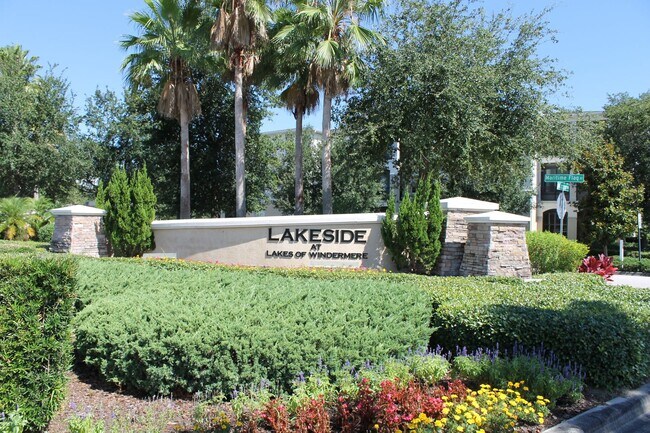 Building Photo - Beautiful ground floor unit in the Lakes of Windermere!