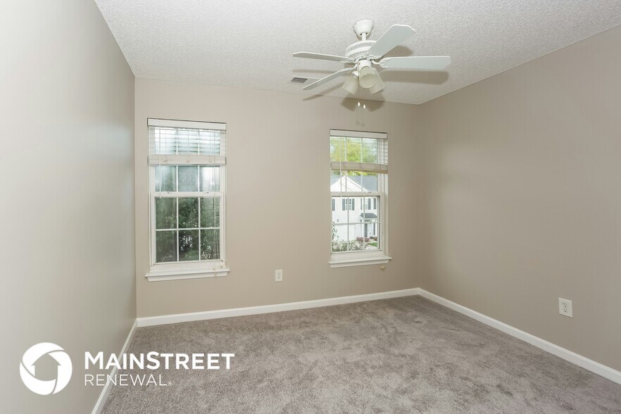 Building Photo - 8104 Weeping Fig Ln