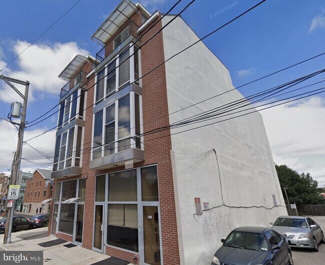 Primary Photo - 911 Wood St