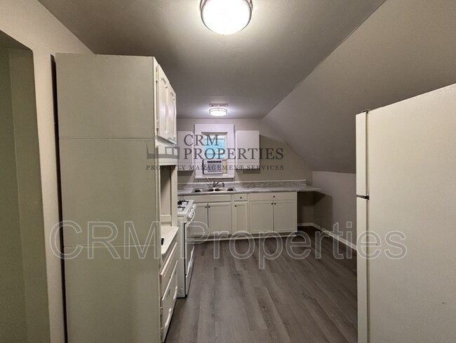 Building Photo - 1039 S Washington St