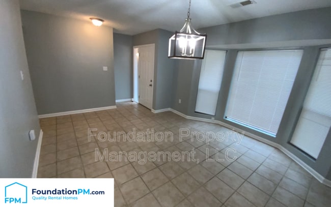 Building Photo - 327 Anthony St