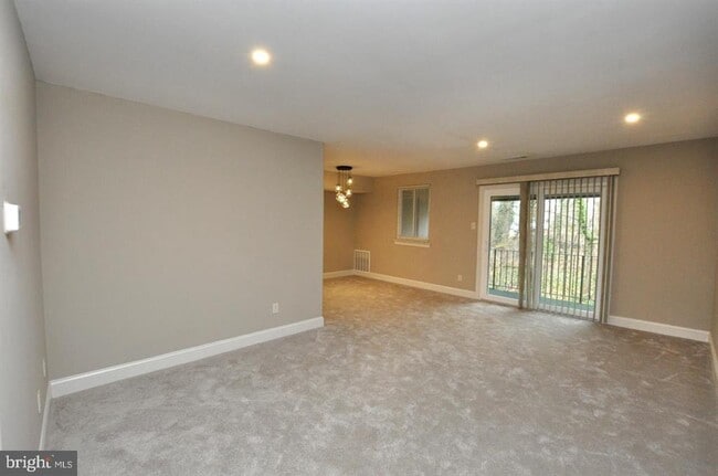 Building Photo - 411 Stiles Ave