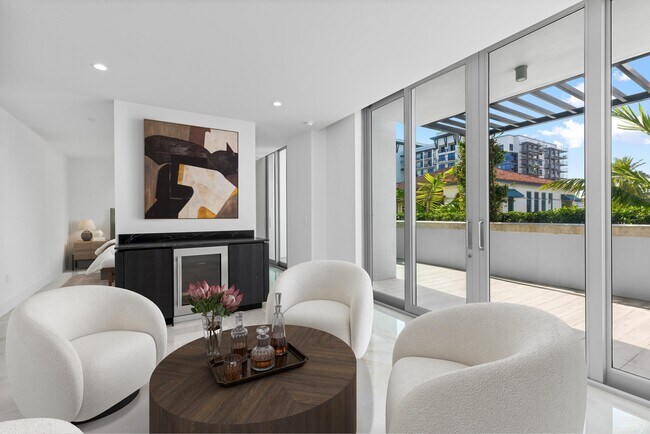 Building Photo - 475 E Royal Palm Rd