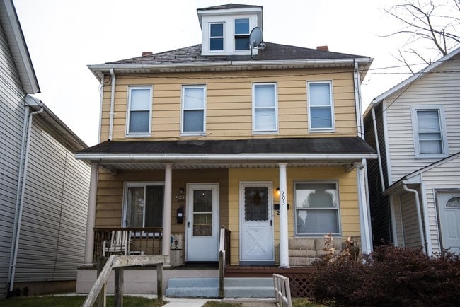 Building Photo - 3 bedroom in Easton PA 18042