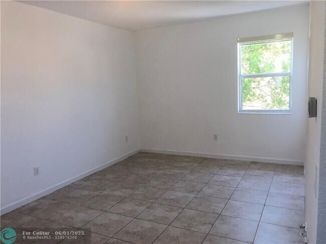 Building Photo - 16954 SW 90th St