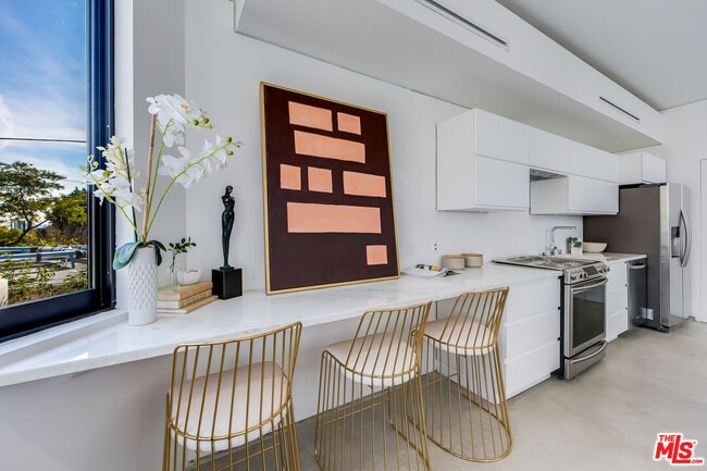 Building Photo - 857 Hilldale Ave