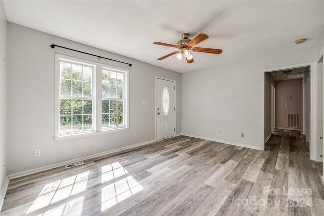 Building Photo - 2291 Douglas Heights Ln