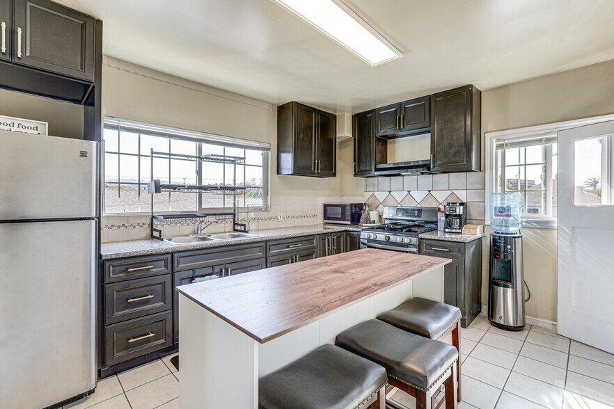 Building Photo - 1216 84th Ave