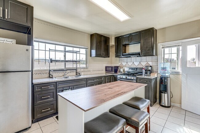 Building Photo - 1216 84th Ave