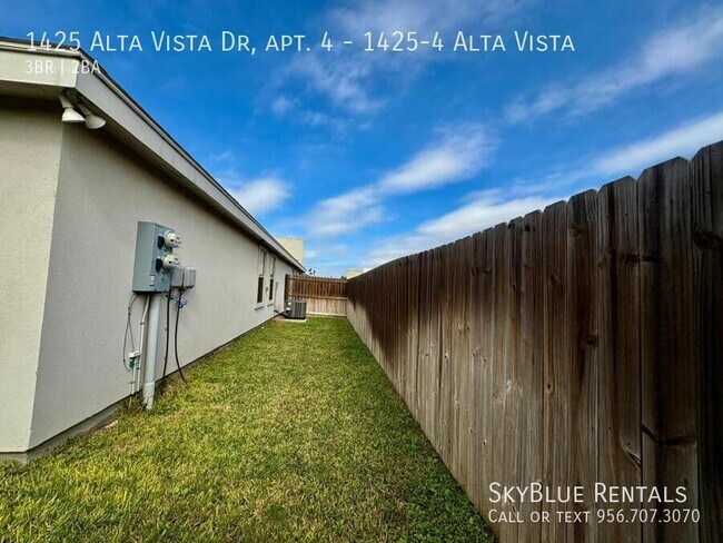 Building Photo - 1425 Alta Vista Dr