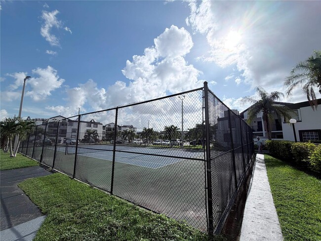 Building Photo - 9731 Fontainebleau Blvd