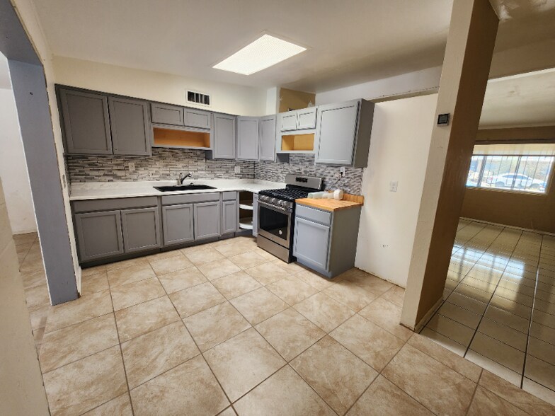 Building Photo - 6816 E Nelson Dr