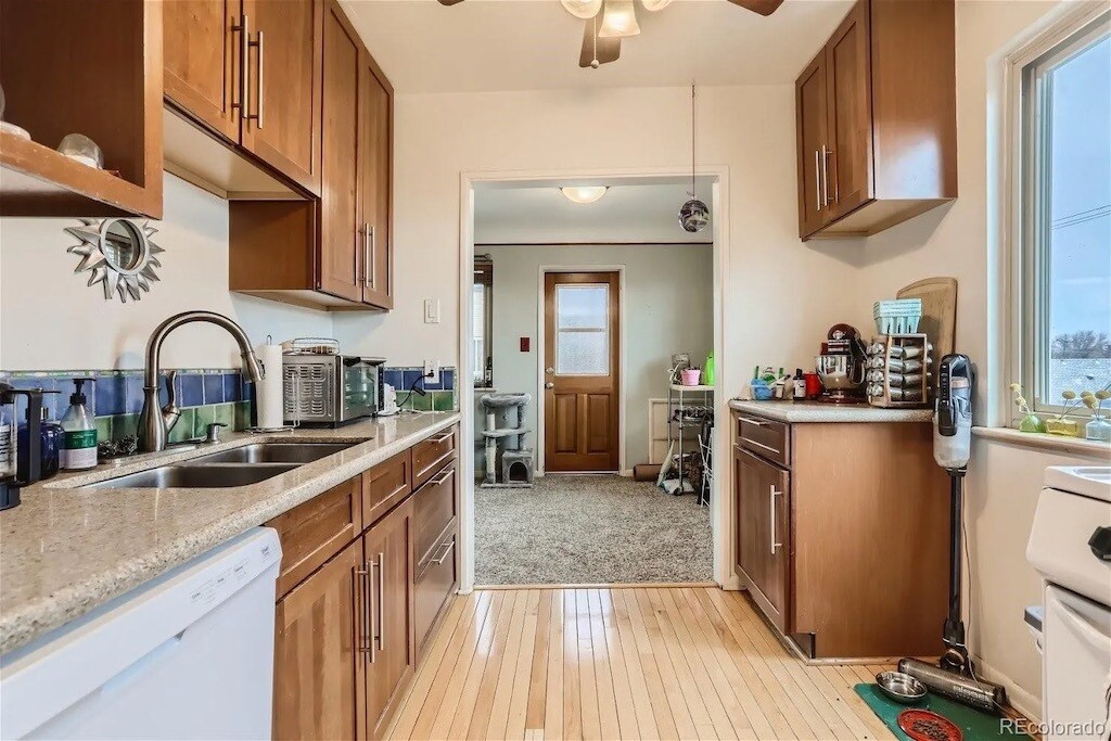Building Photo - 1175 Emerson St #302