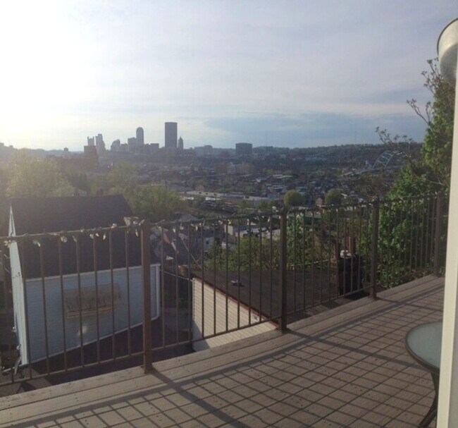 Building Photo - Southside Slopes - Amazing views of Downtown - Off-street parking