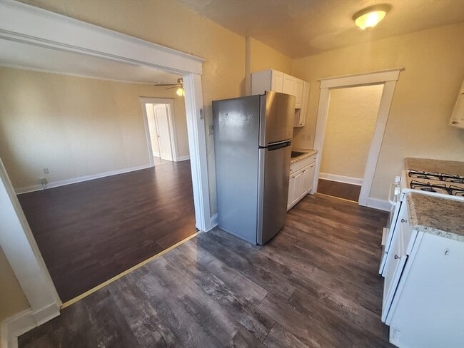 Building Photo - 415 County St