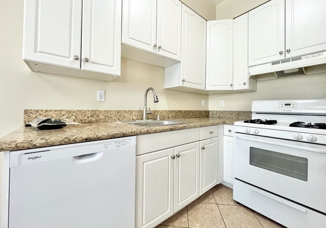 Building Photo - 22651 Del Valle St