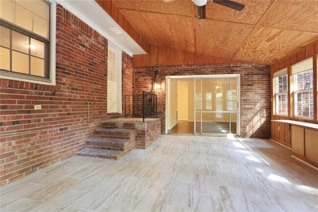 Building Photo - 2270 Shawnee Trail