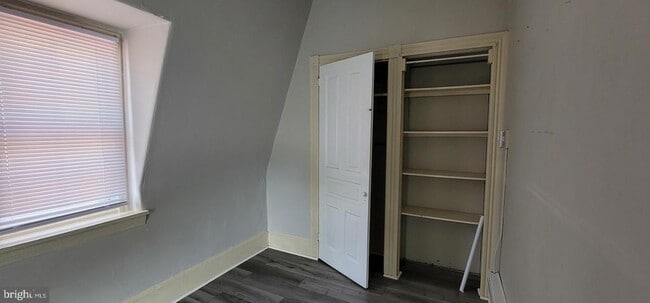 Building Photo - 136 Elm St
