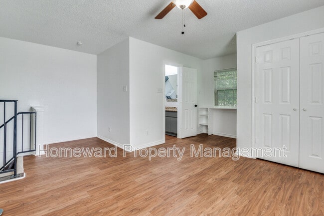 Building Photo - 809 E Pioneer Dr