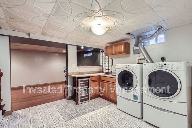 Building Photo - 3267 Ivanhoe St