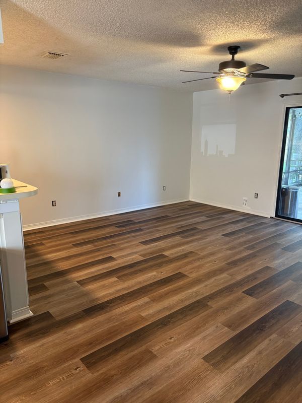 Building Photo - 1111 W Romaine Cir