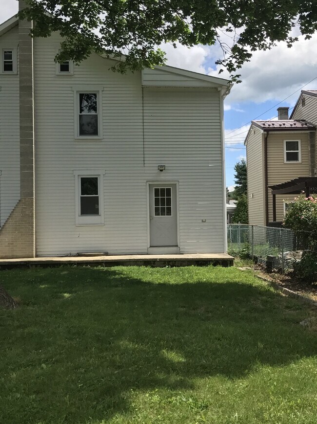 Building Photo - 203-205 Chestnut St