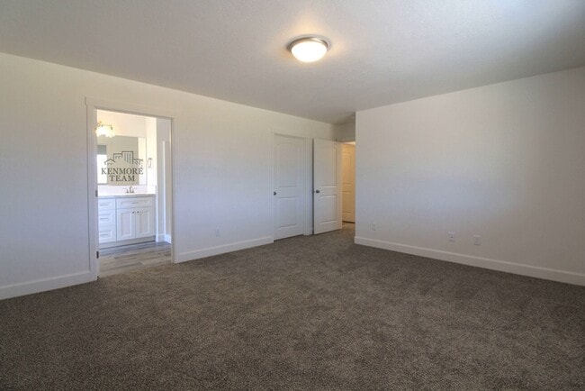 Building Photo - 3 Bed/2 Bath + an Office Pasco Home
