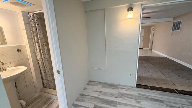Building Photo - 4102 Highland Loop